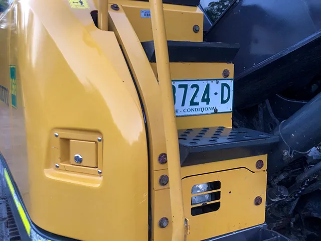 Tracks: Professional earth moving/mining/heavy machinery detailing